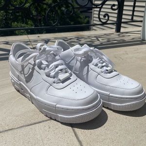 WOMEN'S NIKE AIR FORCE 1 PIXEL SNEAKERS